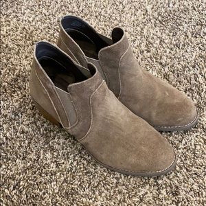 MeToo brown leather/suede booties